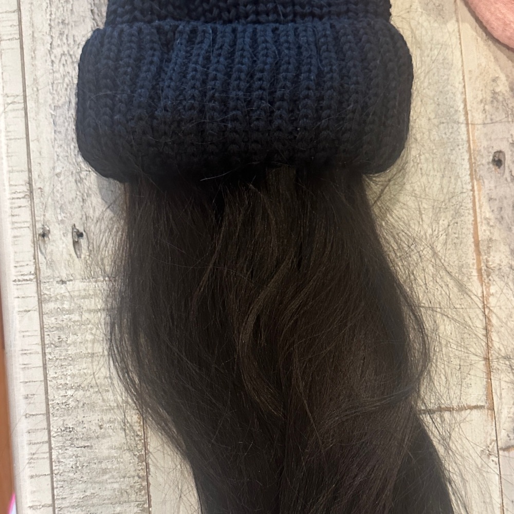 Chelsey Smith Black Knit Beanie with Black straight synthetic hair - Picture 4 of 6